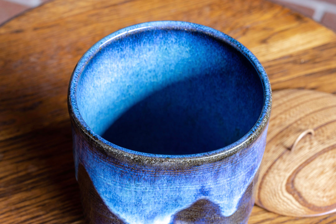 Namako Glaze Mizusashi with Chesnut Lid