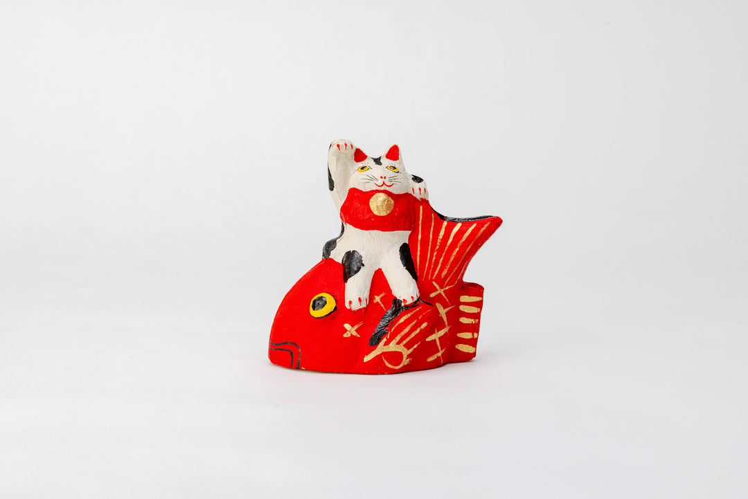 Tai-riding Lucky Cat