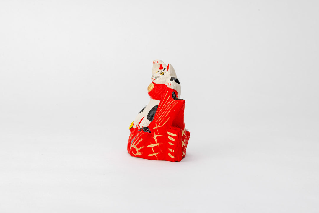 Tai-riding Lucky Cat