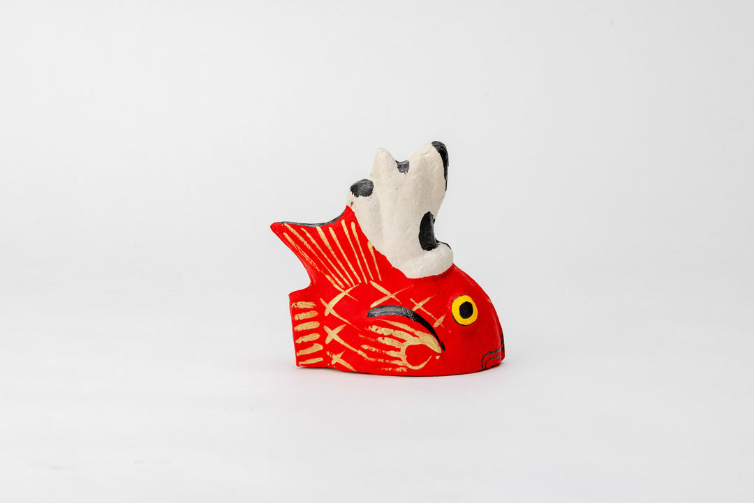 Tai-riding Lucky Cat