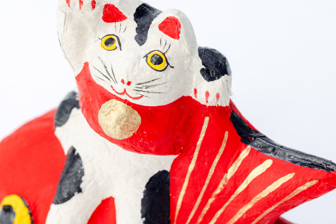 Tai-riding Lucky Cat