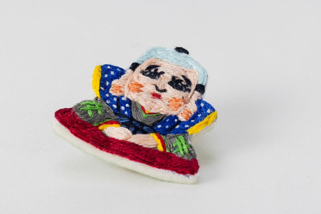Fukusuke/Hand-Embroidered Brooch