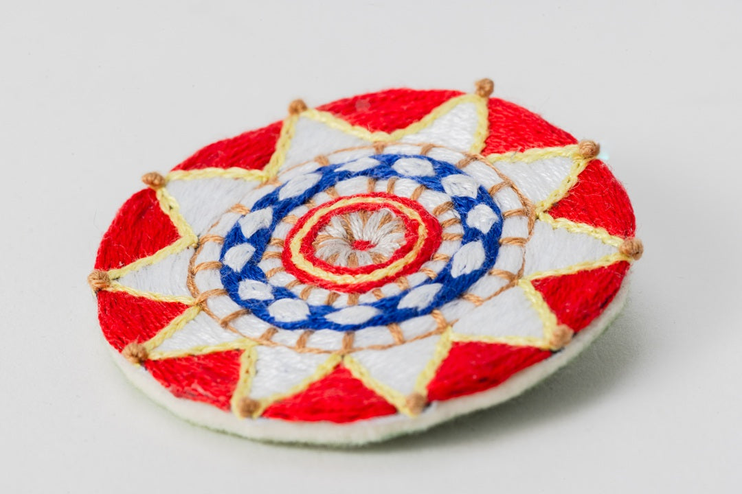 Shan-shan Umbrella/Hand-Embroidered Brooch