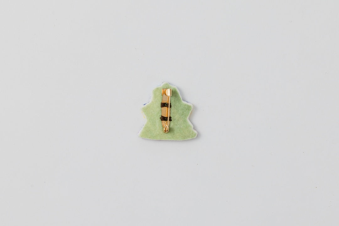 Fukusuke/Hand-Embroidered Brooch