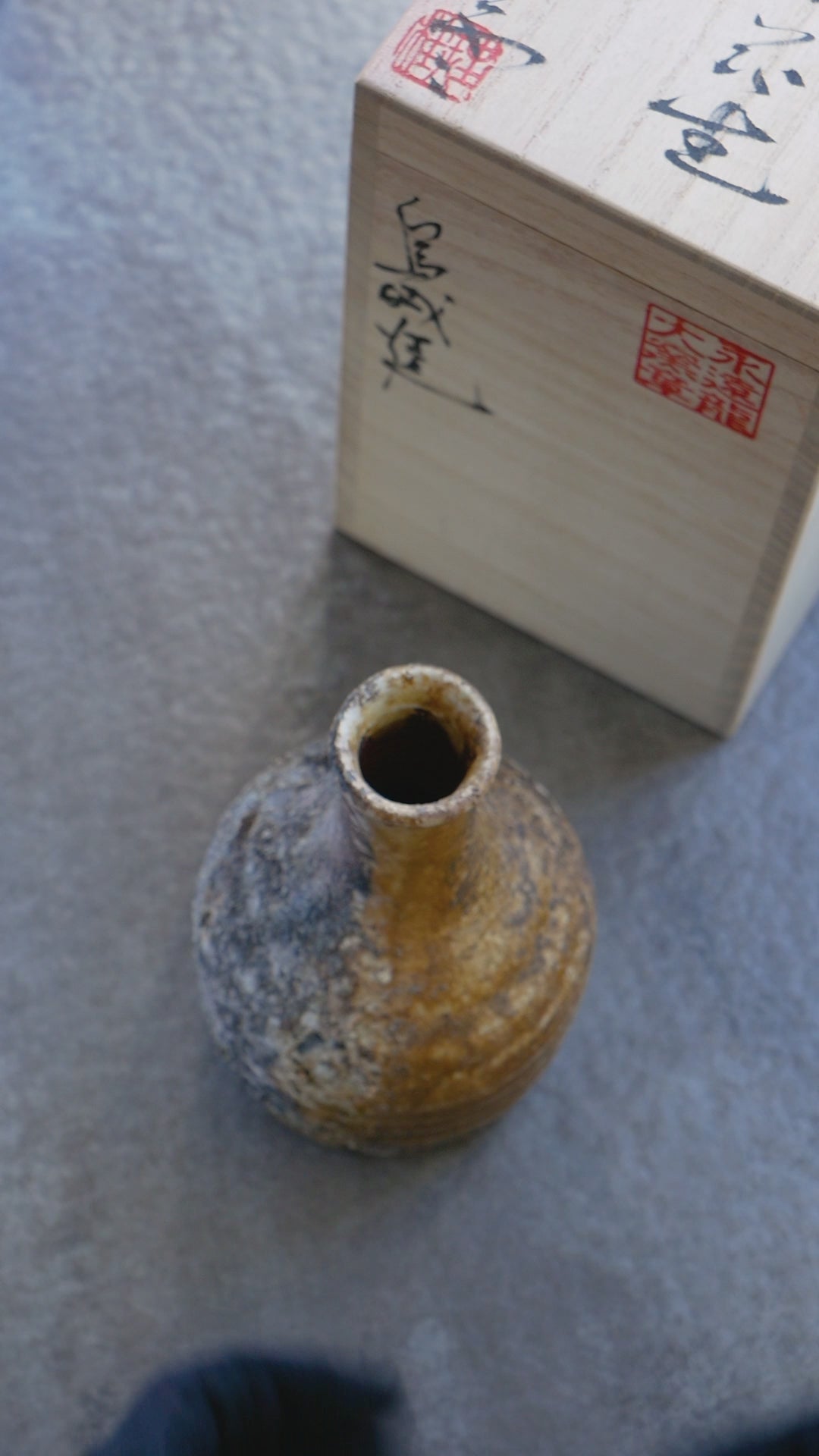 Tsugaru Ujo-yaki Natural Ash Glaze Kinuta Hanaike [KHI-01]